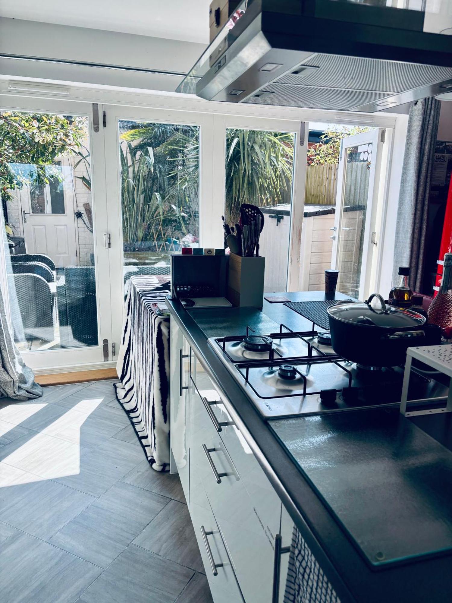 Trem Elai 4 Bed Townhouse With Spectacular Views 4 Miles From Centre 10mins By Train Cardiff