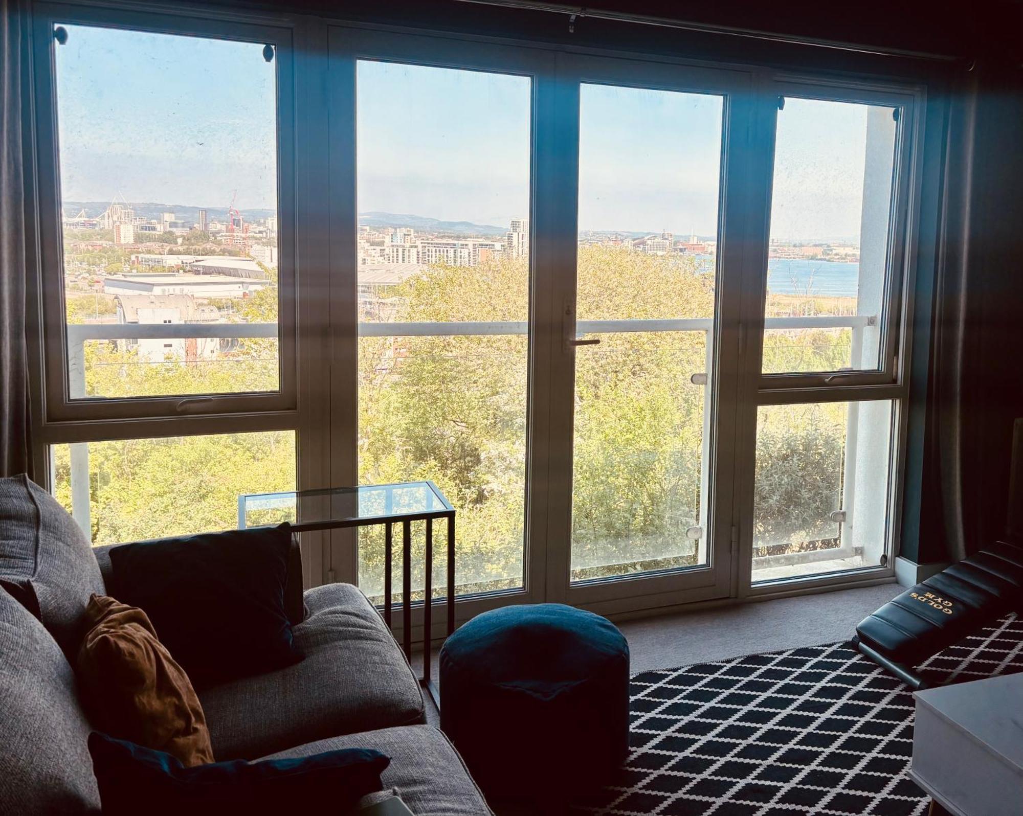 4 Bed Townhouse With Spectacular Views 4 Miles From Cardiff 10Min Drive Or Train Journey To City Centre * Cardiff